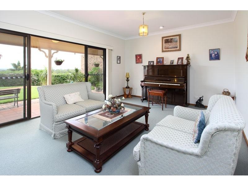 5 Emerald Court, Kenmore QLD 4069