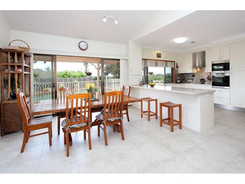 5 Emerald Court, Kenmore QLD 4069