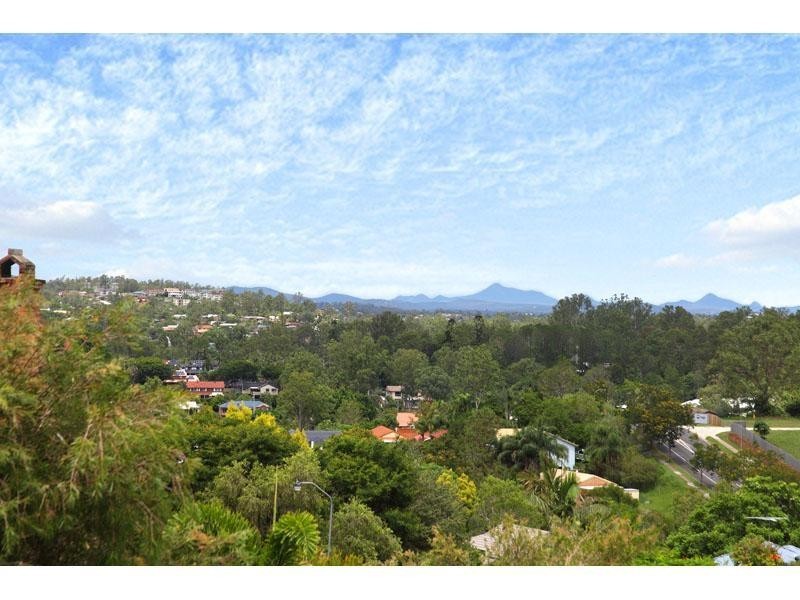 5 Emerald Court, Kenmore QLD 4069