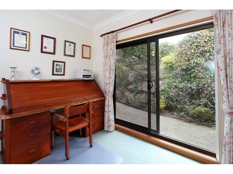 5 Emerald Court, Kenmore QLD 4069