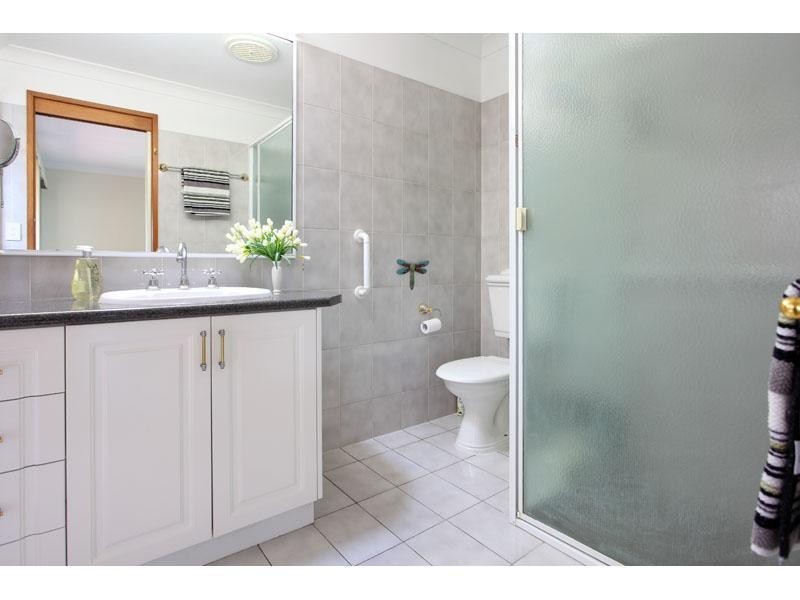 5 Emerald Court, Kenmore QLD 4069