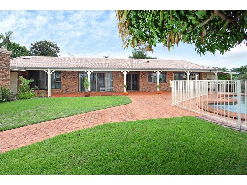 5 Emerald Court, Kenmore QLD 4069