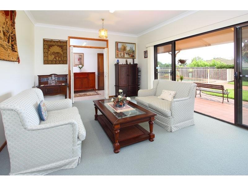 5 Emerald Court, Kenmore QLD 4069