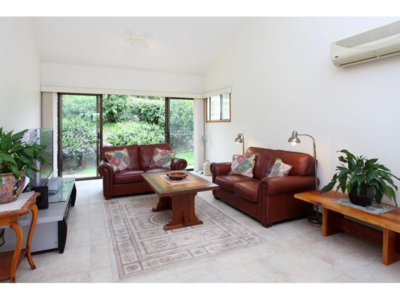 5 Emerald Court, Kenmore QLD 4069