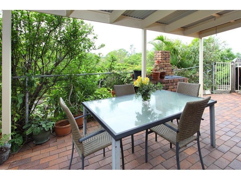 5 Emerald Court, Kenmore QLD 4069