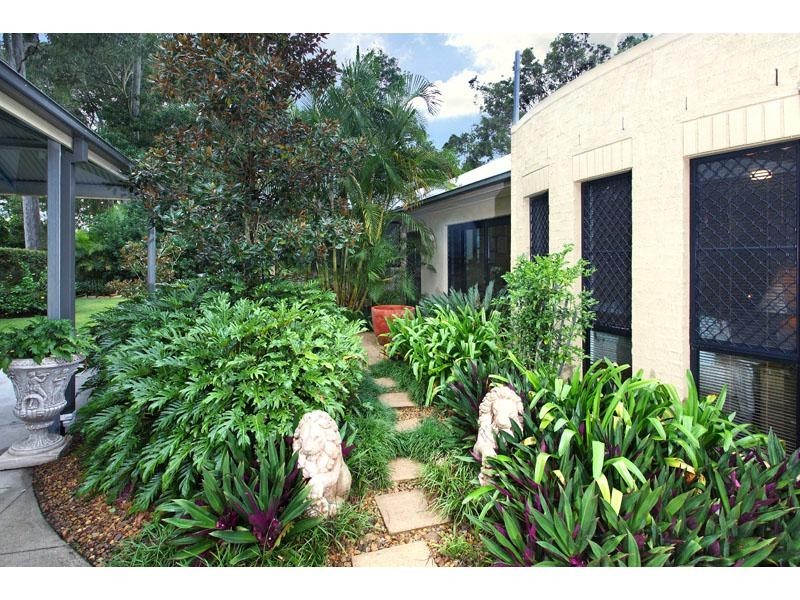 2 Carissa Place, Chapel Hill QLD 4069