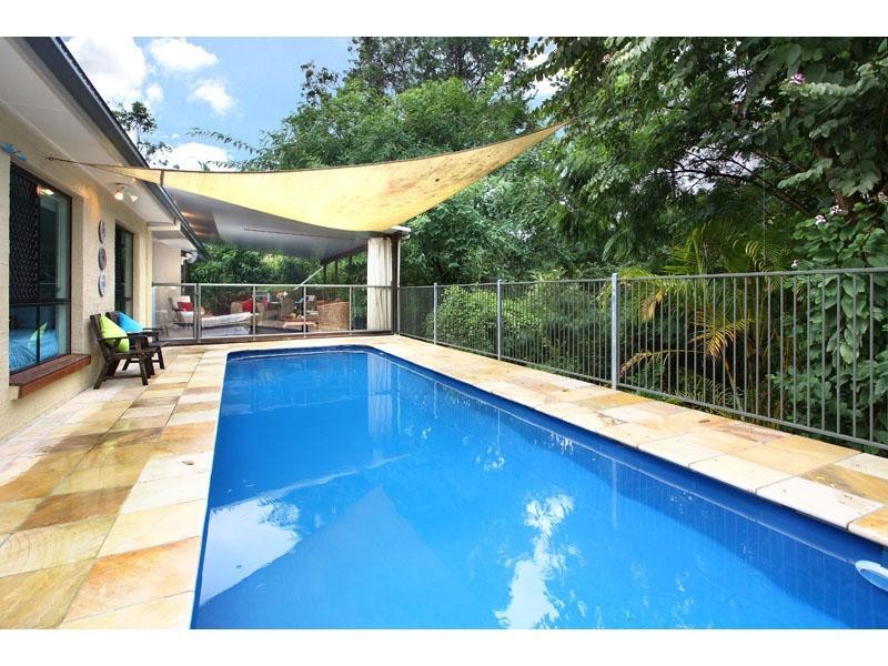 2 Carissa Place, Chapel Hill QLD 4069