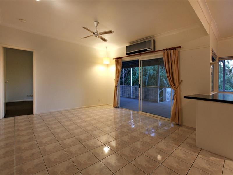 8 Torridon Close, Chapel Hill QLD 4069