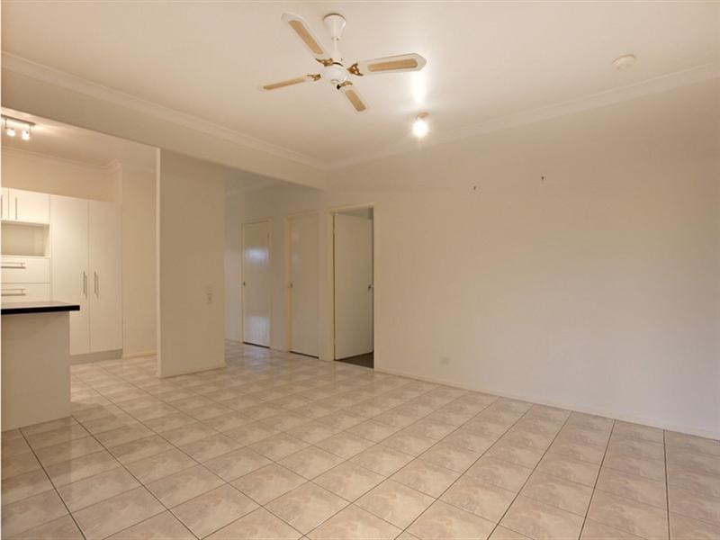 8 Torridon Close, Chapel Hill QLD 4069