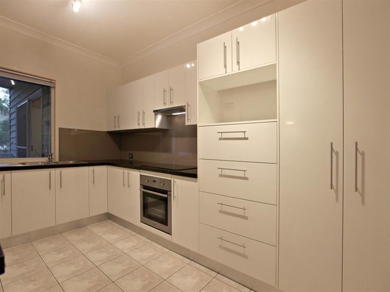 8 Torridon Close, Chapel Hill QLD 4069