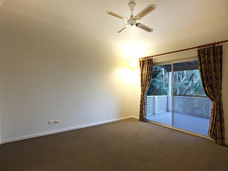 8 Torridon Close, Chapel Hill QLD 4069