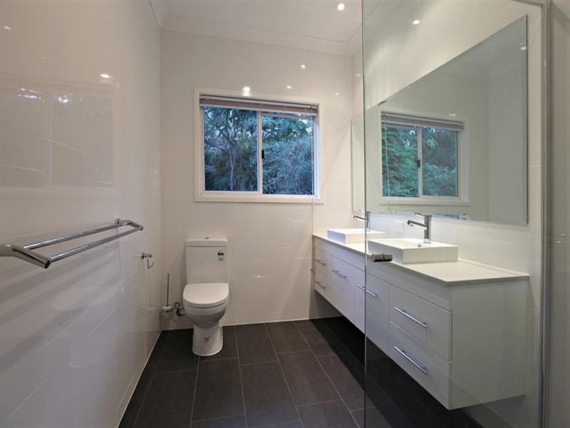 8 Torridon Close, Chapel Hill QLD 4069