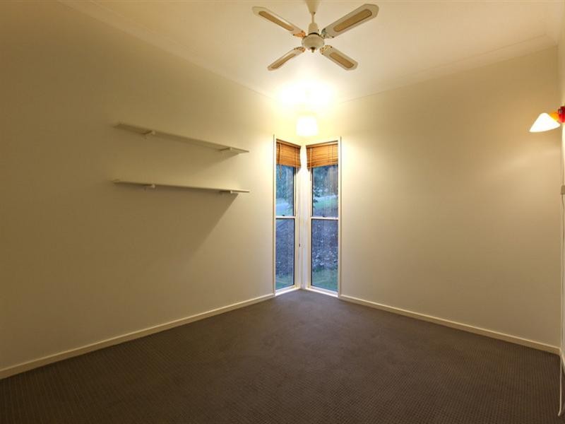 8 Torridon Close, Chapel Hill QLD 4069