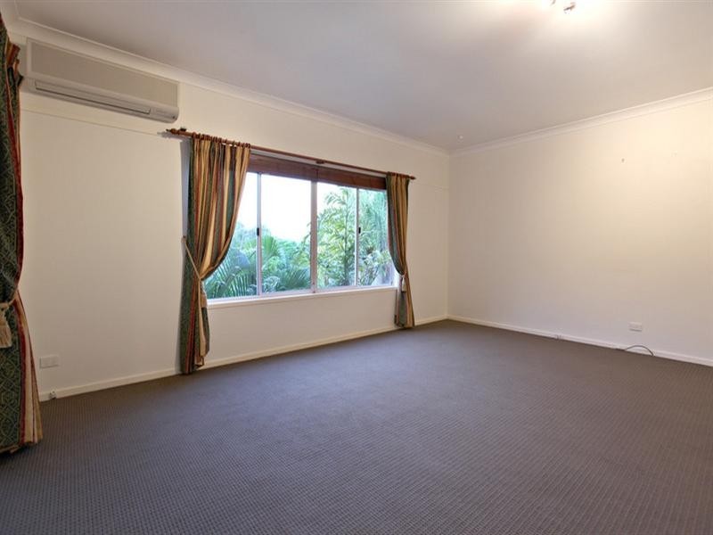 8 Torridon Close, Chapel Hill QLD 4069