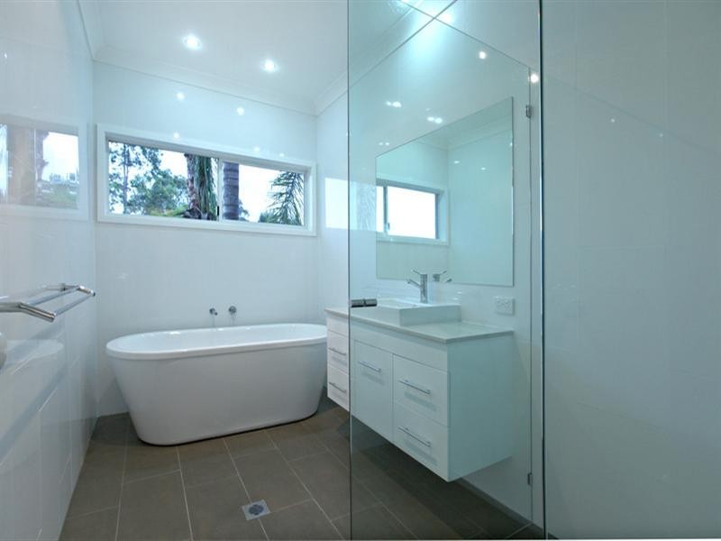 8 Torridon Close, Chapel Hill QLD 4069