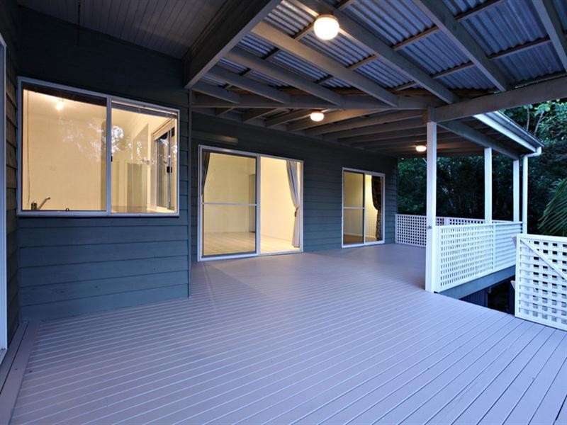 8 Torridon Close, Chapel Hill QLD 4069