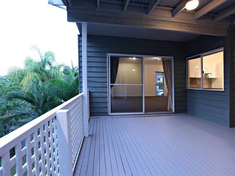 8 Torridon Close, Chapel Hill QLD 4069