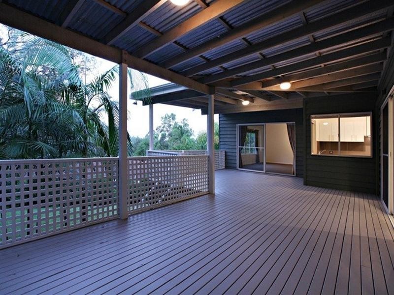 8 Torridon Close, Chapel Hill QLD 4069
