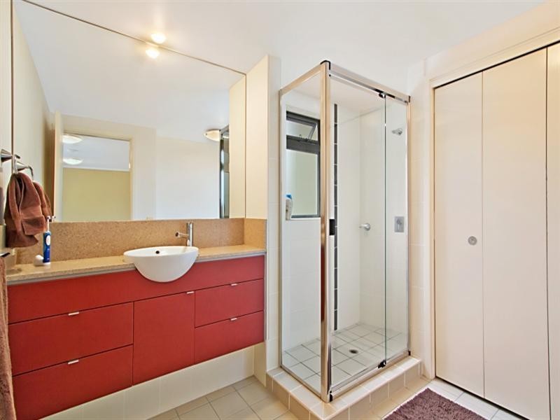 1057/18 Manning Street, Milton QLD 4064