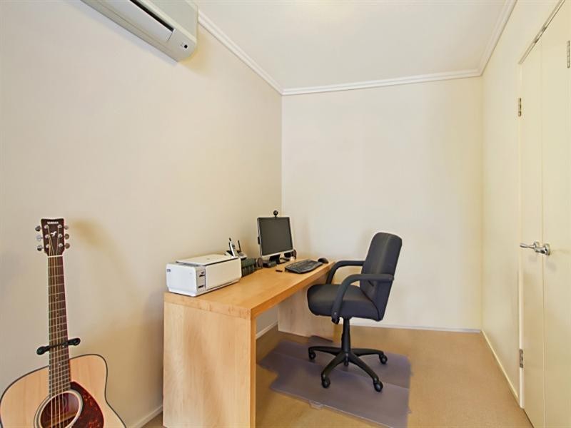 1057/18 Manning Street, Milton QLD 4064