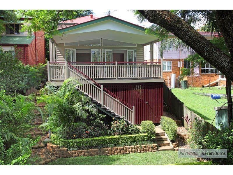 33 Burns Parade, Chapel Hill QLD 4069