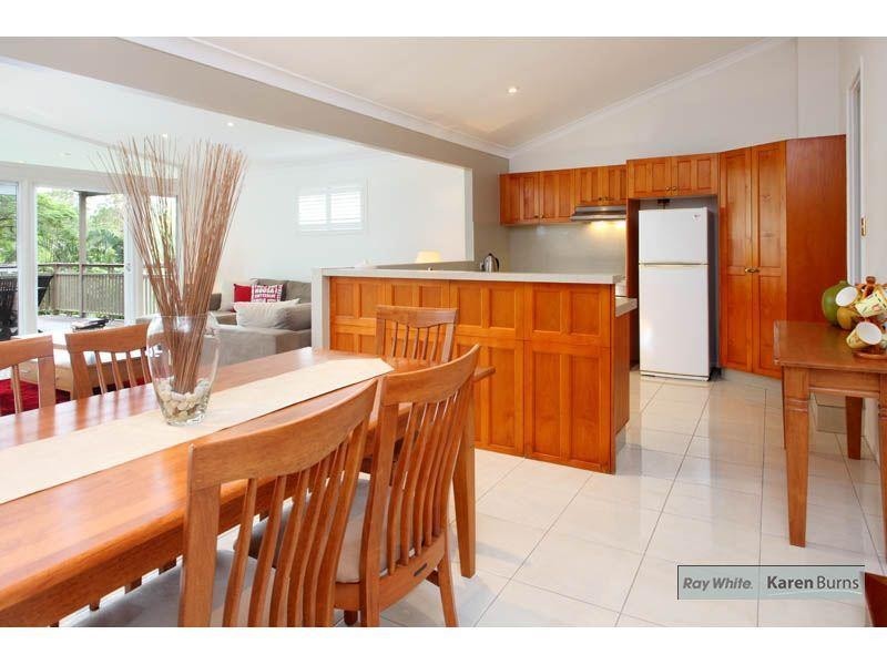 33 Burns Parade, Chapel Hill QLD 4069