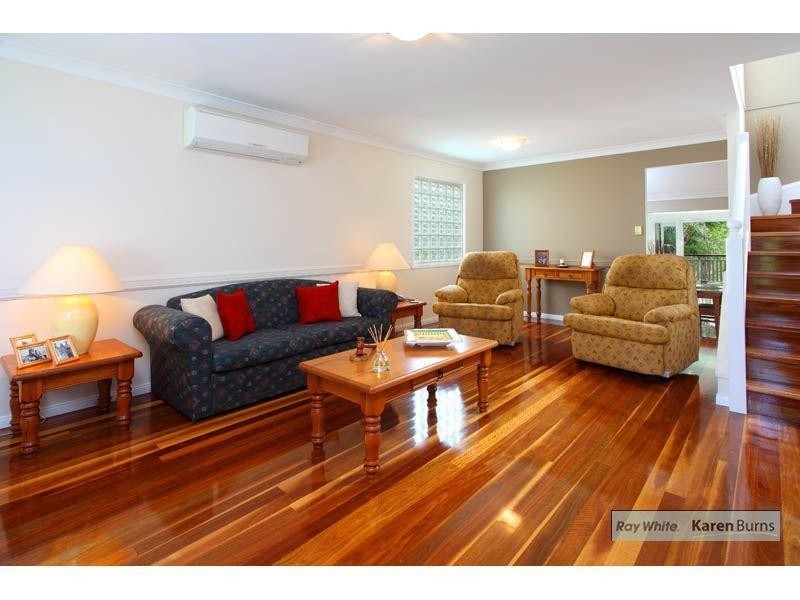 33 Burns Parade, Chapel Hill QLD 4069