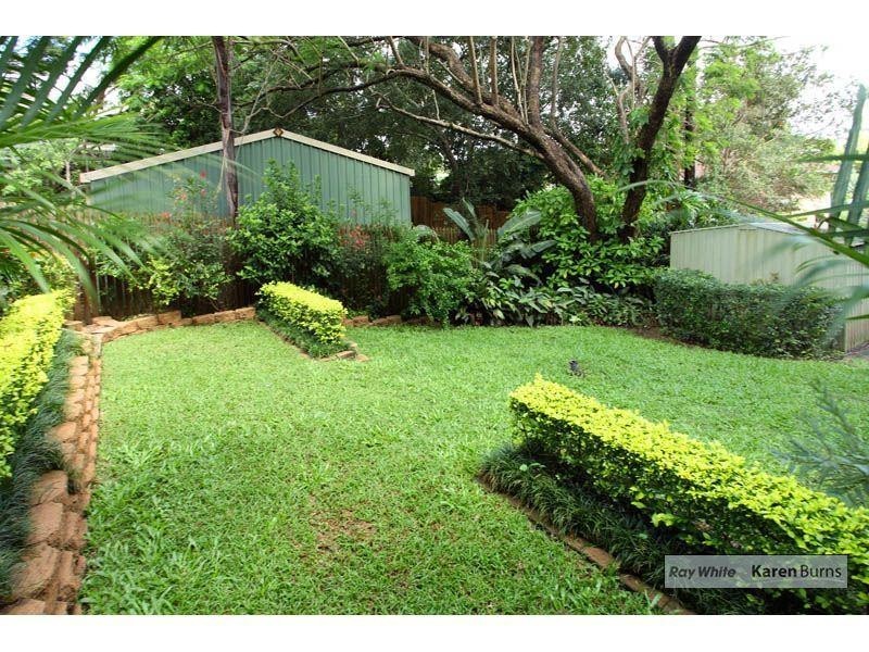 33 Burns Parade, Chapel Hill QLD 4069