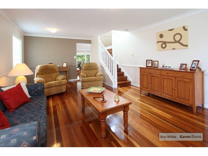 33 Burns Parade, Chapel Hill QLD 4069