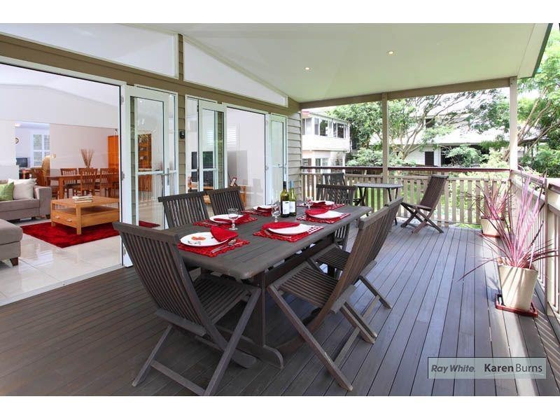 33 Burns Parade, Chapel Hill QLD 4069