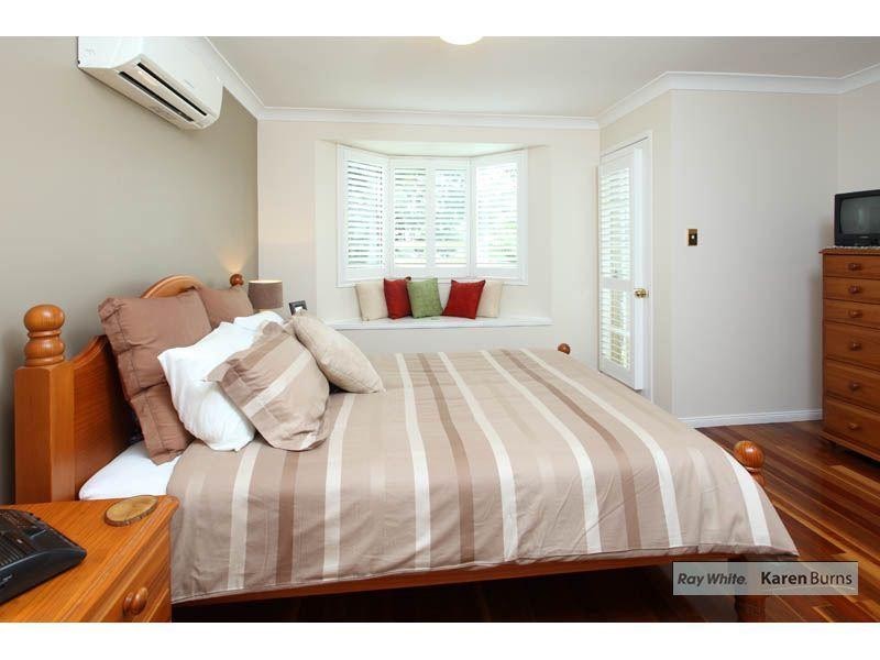 33 Burns Parade, Chapel Hill QLD 4069