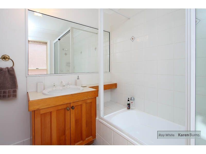 33 Burns Parade, Chapel Hill QLD 4069