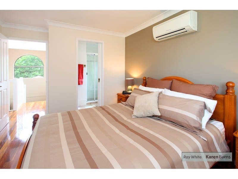 33 Burns Parade, Chapel Hill QLD 4069