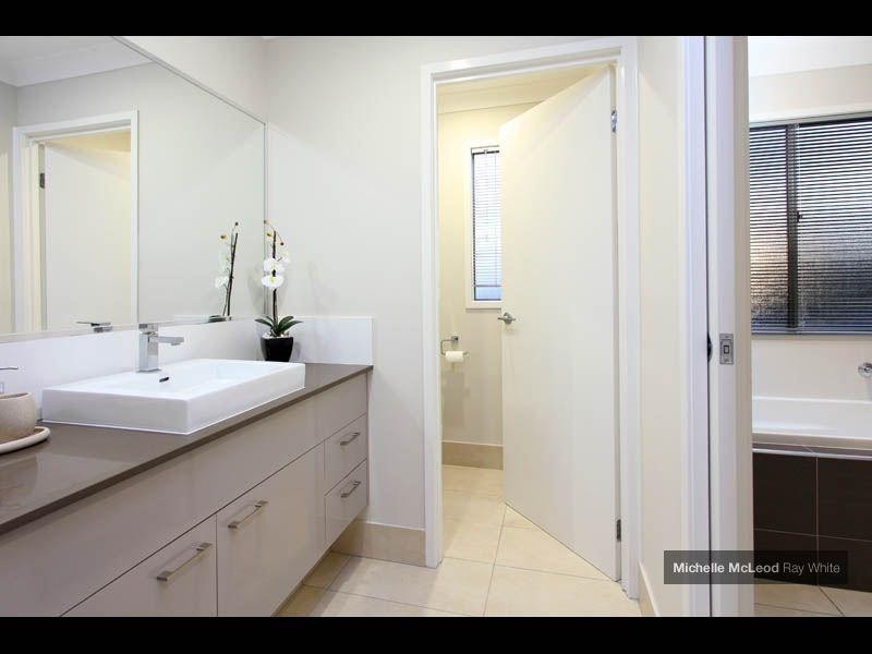 46 Chapman Street, Chapel Hill QLD 4069