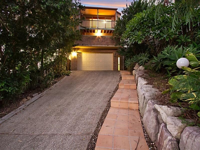 80 Orchard Terrace, St Lucia QLD 4067