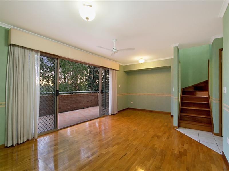 80 Orchard Terrace, St Lucia QLD 4067