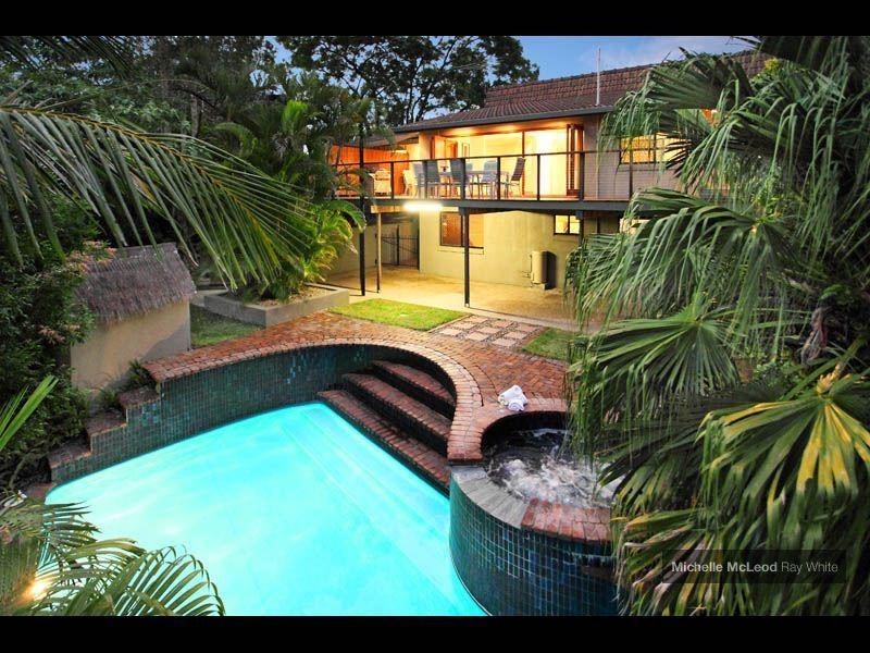 15 Morningview Street, Chapel Hill QLD 4069