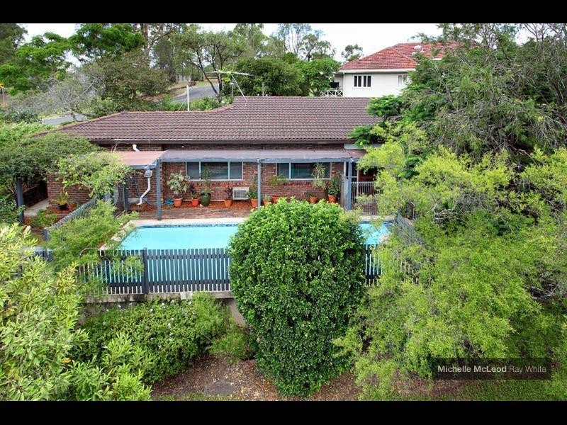 2 Dellamara Street, Chapel Hill QLD 4069