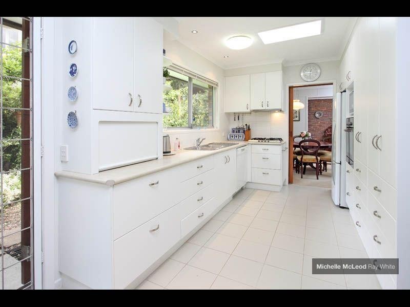 2 Dellamara Street, Chapel Hill QLD 4069