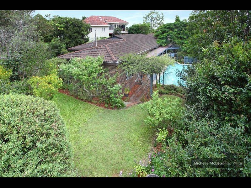 2 Dellamara Street, Chapel Hill QLD 4069