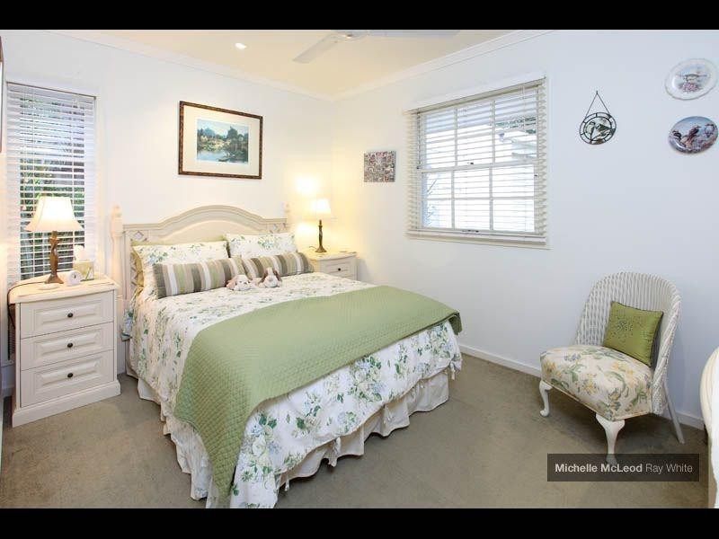 1 Yarawa Street, Kenmore QLD 4069