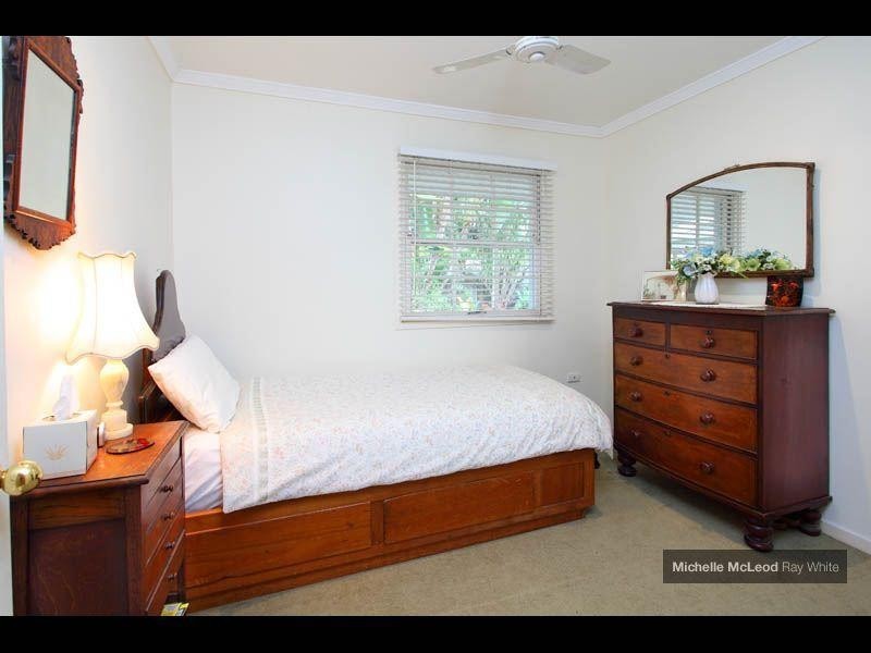 1 Yarawa Street, Kenmore QLD 4069