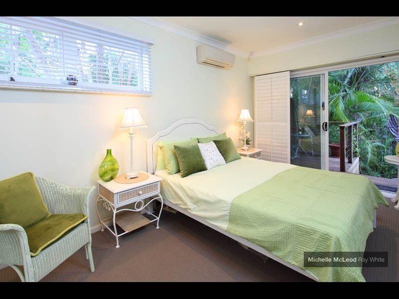 1 Yarawa Street, Kenmore QLD 4069