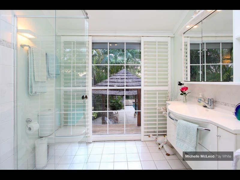 1 Yarawa Street, Kenmore QLD 4069