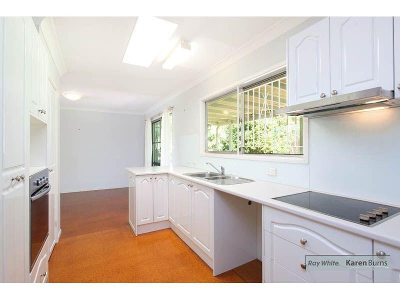 8 Ashburton Street, Chapel Hill QLD 4069