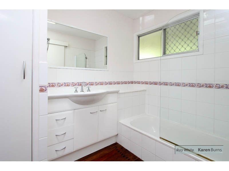 8 Ashburton Street, Chapel Hill QLD 4069