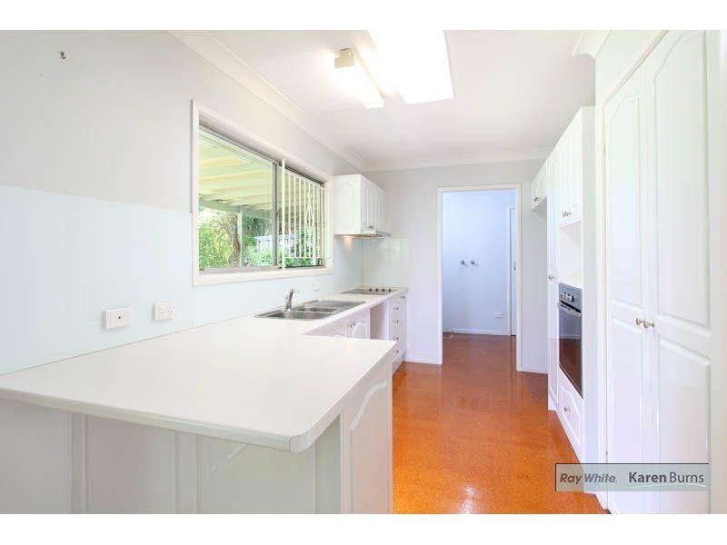 8 Ashburton Street, Chapel Hill QLD 4069