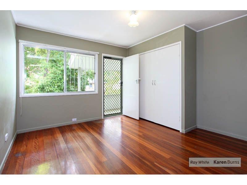 8 Ashburton Street, Chapel Hill QLD 4069