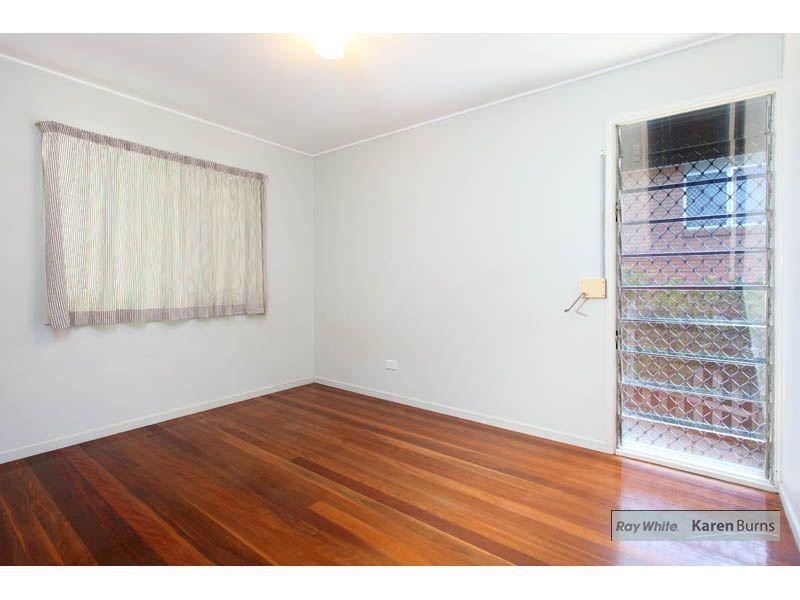 8 Ashburton Street, Chapel Hill QLD 4069