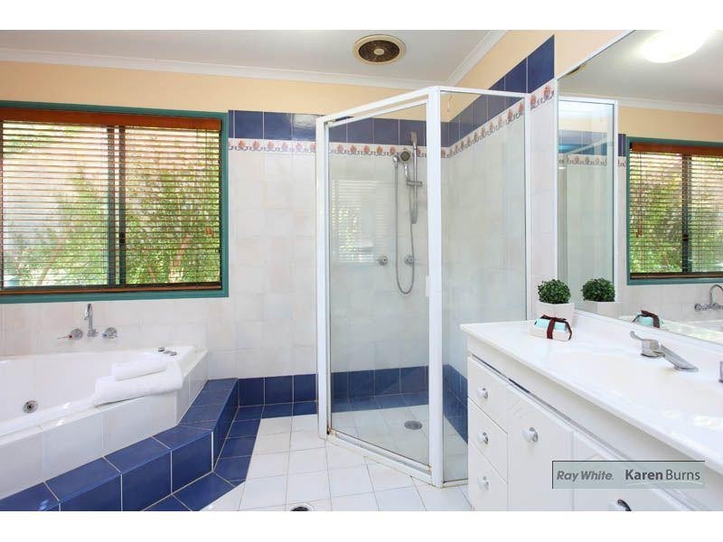 3 Kingfisher Place, Chapel Hill QLD 4069